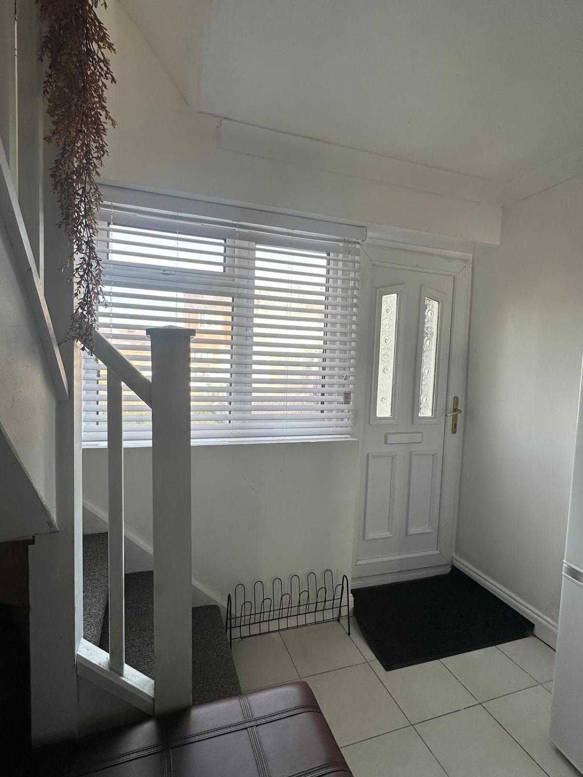 Holiday home Modern One-bedroom House Near Heathrow Airport *