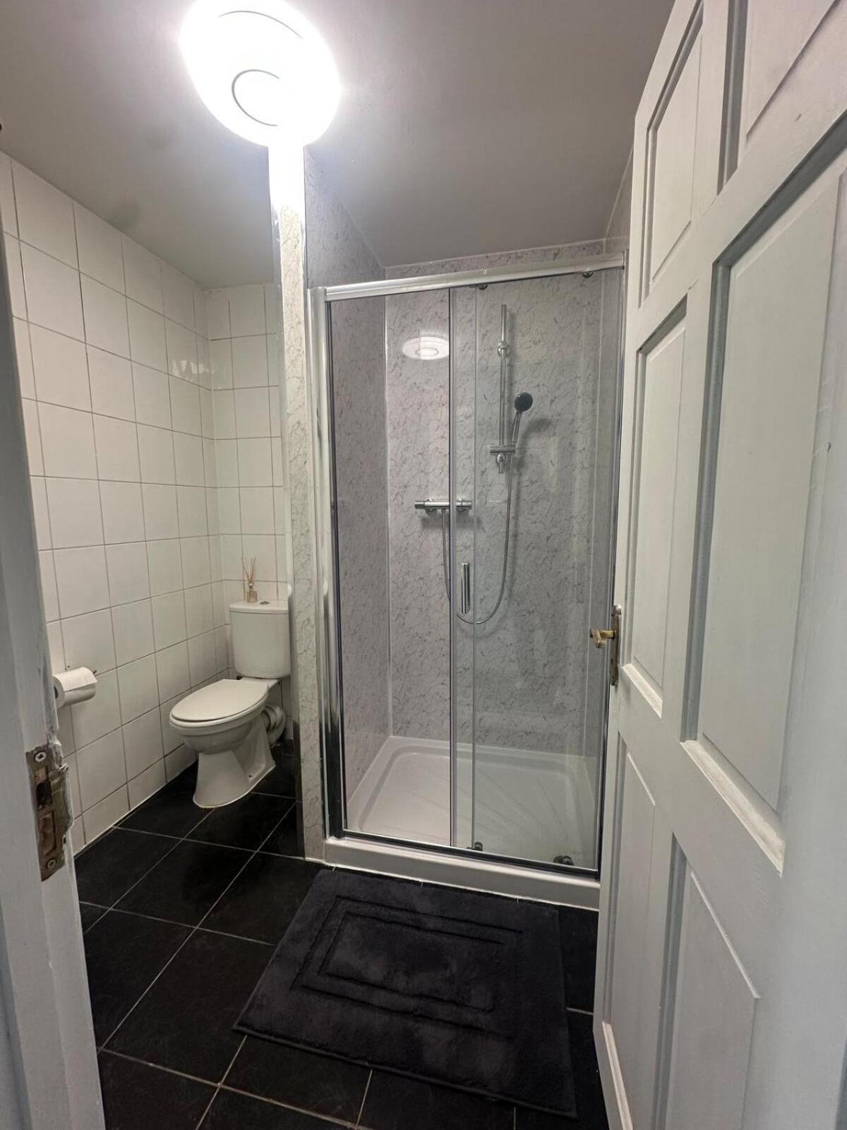Modern One-bedroom House Near Heathrow Airport Holiday home Cranford